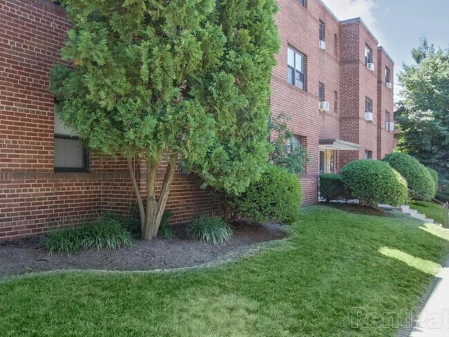 6713 14th St. Apartments