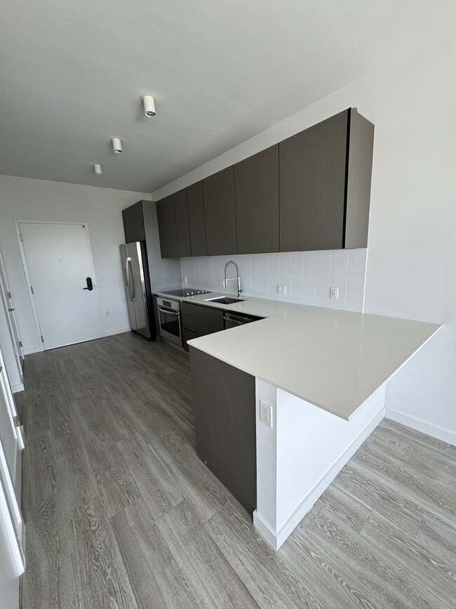 Building Photo - 390 NW 27th St Unit S2