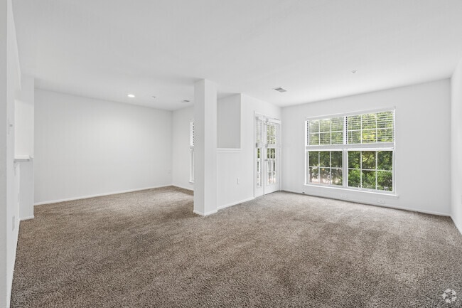 2BR, 2BA - 990SF - Living Room
