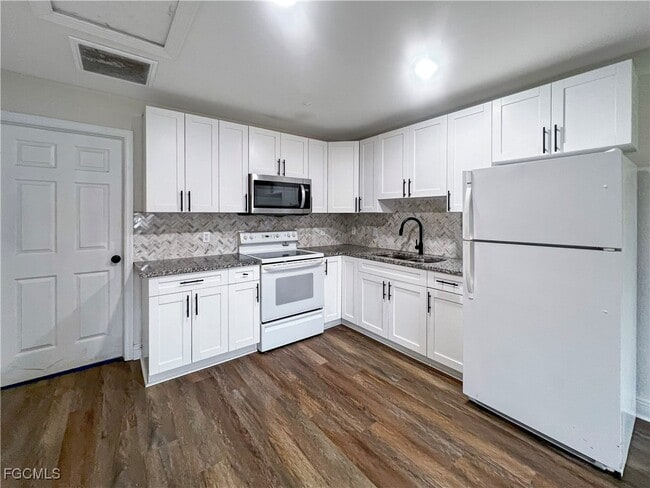 Building Photo - 25 Cypress St Rental