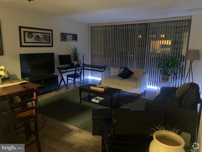 Building Photo - 5505 Seminary Rd Unit 1102-N Rental