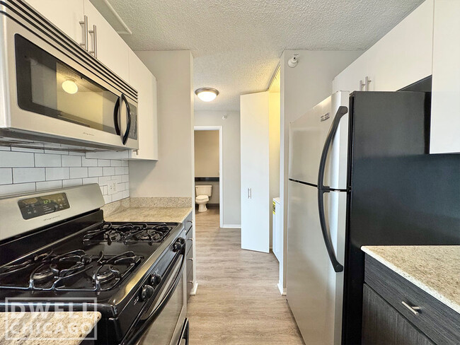 Building Photo - 608 W Lake St Unit 1 Rental