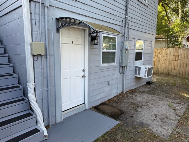 Building Photo - 336 W 18th St Unit A