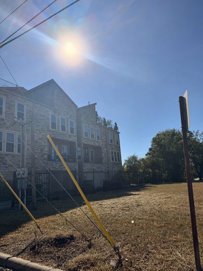 Gaited community - 4406 Vernon St Rental