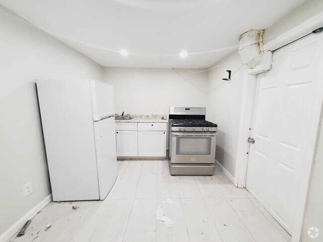 Building Photo - 227 Wegman Pky Unit Basement Rental