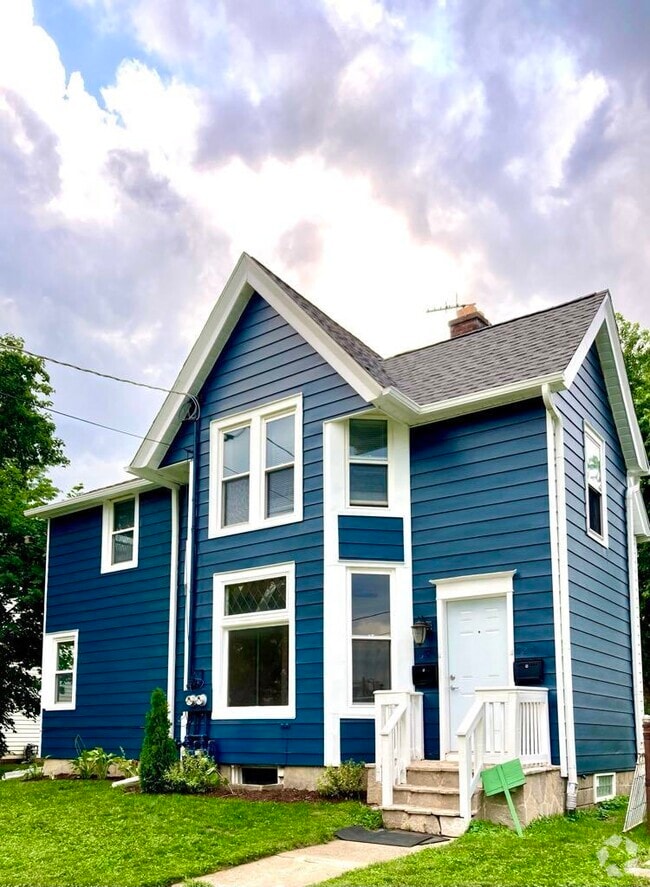 Building Photo - 323 3rd St Unit 1 Rental