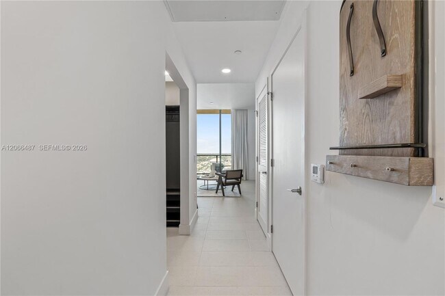 Photo - 159 NE 6th St Unidad 5103