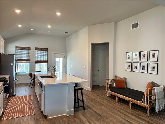 Photo - 8600 Cumbrae Ln