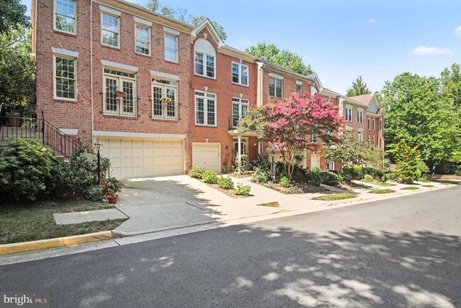 Building Photo - 1305 Sundial Dr