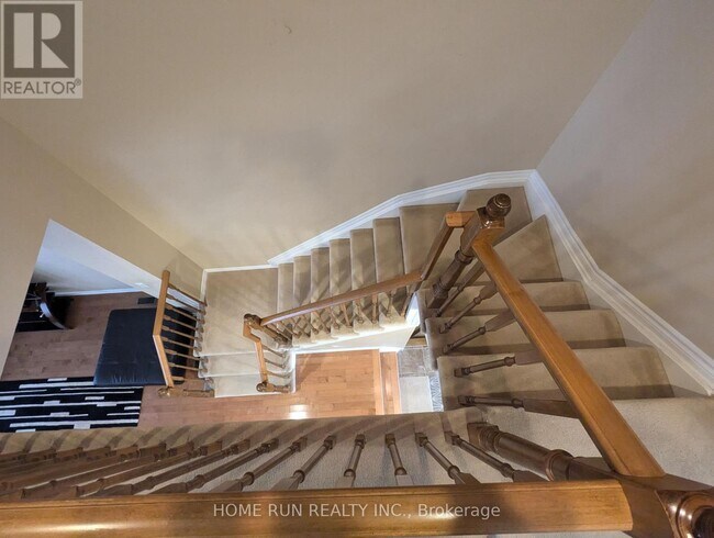 Photo - 762 Bowercrest Crescent