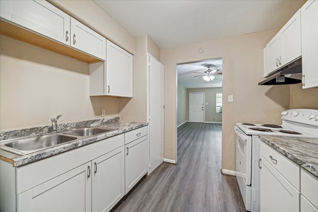 Photo - 5107 Clover St