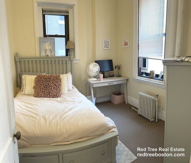 471 Commonwealth Ave Unit 2R
