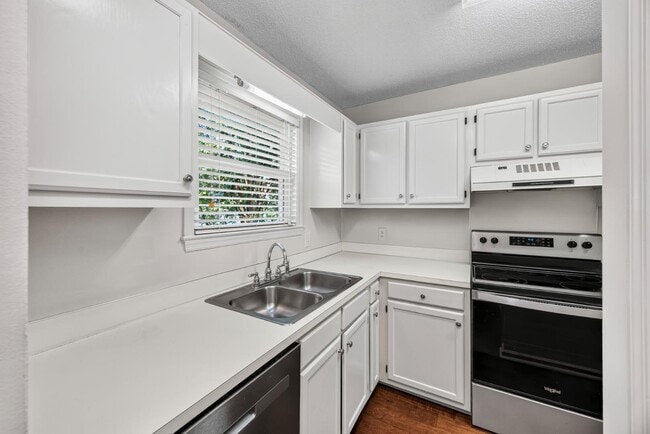 Photo - 850 Colony Dr