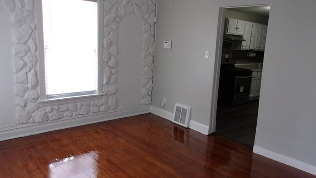 Photo - 50 W 108th St