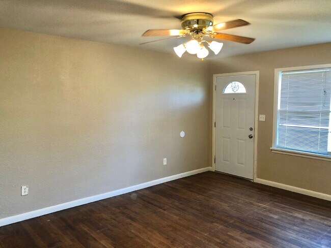 Cozy Three Bedroom - Maxey Park