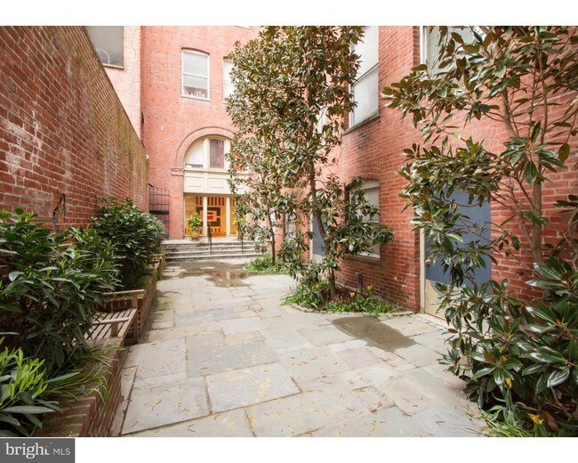 Photo - 1720 Lombard St Unit 104