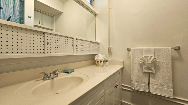 Photo - 432 Nmhana St