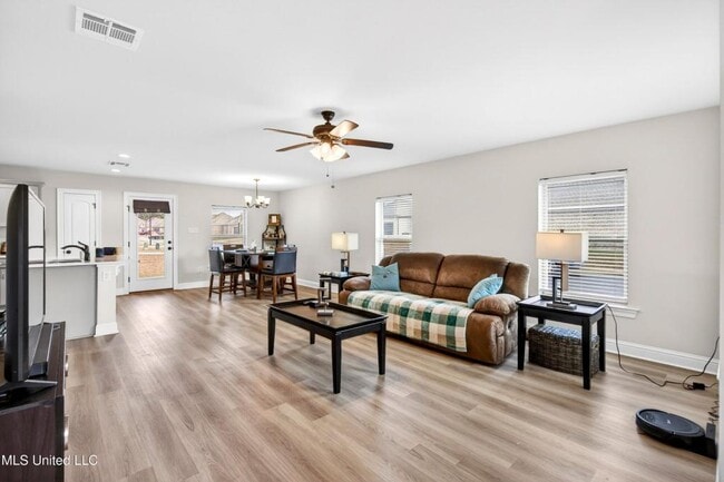 Photo - 18102 Evergreen Dr