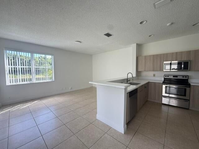 Photo - 686 Lone Pine Ln