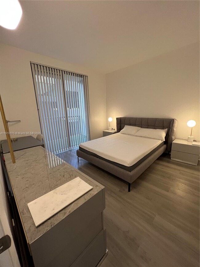 Photo - 540 Brickell Key Dr Unit 312