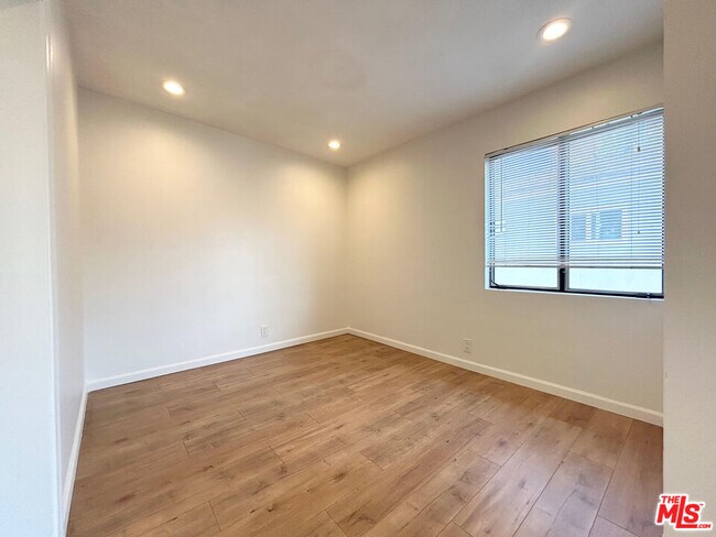 Photo - 1148 N Formosa Ave Unit 9