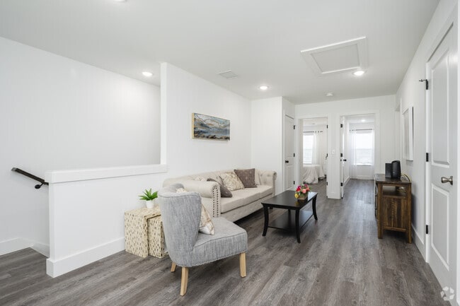3BR, 2.5BA - 1366SF
