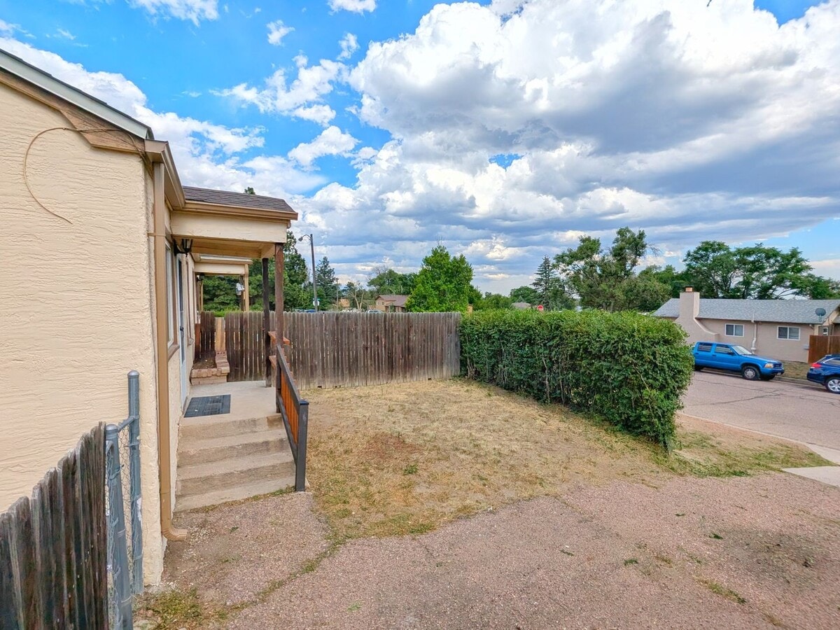Photo - Cozy 2br 1b Home w/laundry!