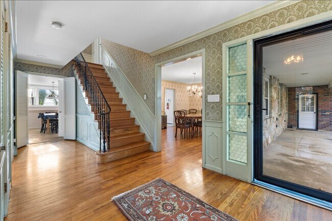 Photo - Magnificent 6 bedroom house in desirable H...