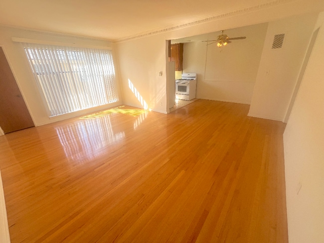 Building Photo - 1255 N Mansfield Ave