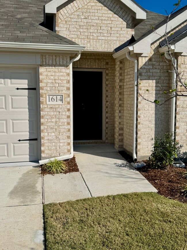 Photo - 1614 Red Acre Trl