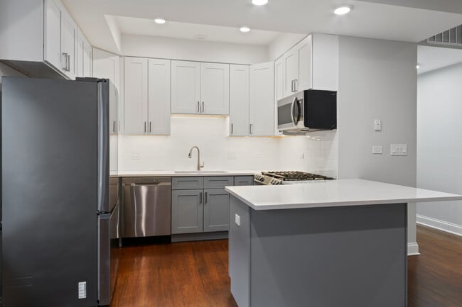 Photo - 4637 N Dover St Unit 2N