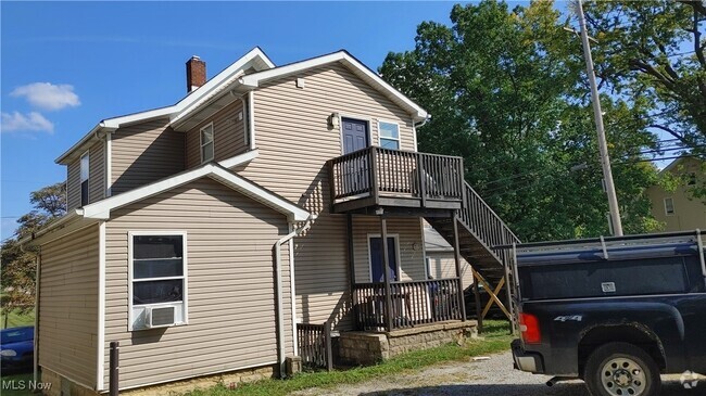 Building Photo - 634 Sumner St Unit UP Rental