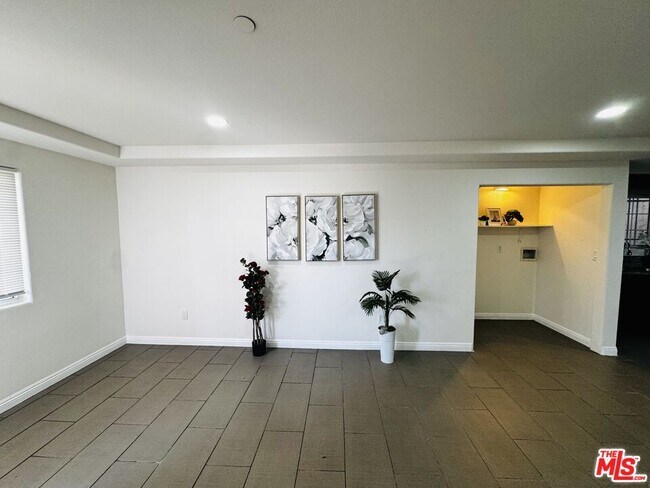 Photo - 10952 1/2 Wilmington Ave