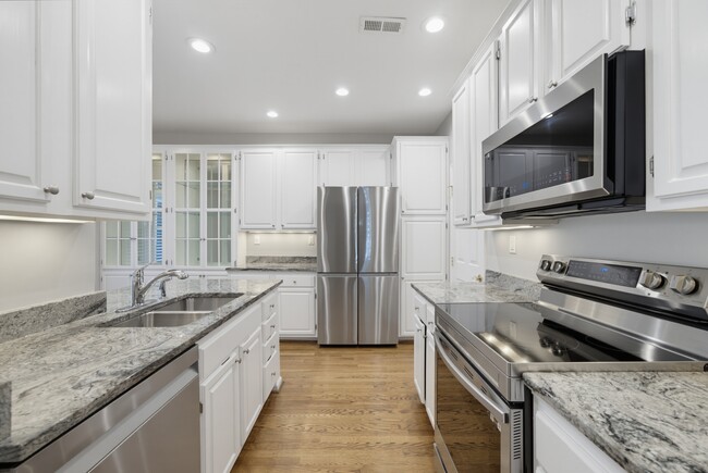 Photo - 761 Bishops Park Dr
