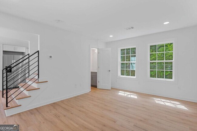 Photo - 237 Howard St NE Unit 5