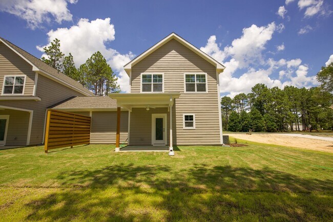 "Luxurious 3-Bed Townhouse with Granite Countertops on Juniper Lake Road!"