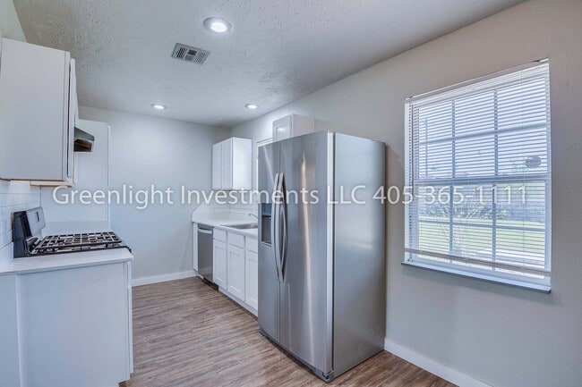 Photo - 1833 Rhythm Rd
