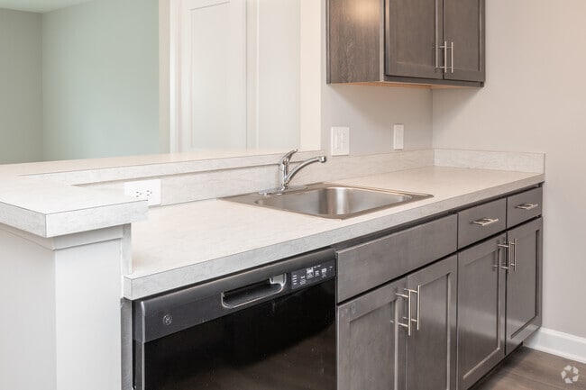 1BR, 1BA - 662 SF - - Woodland Gardens I