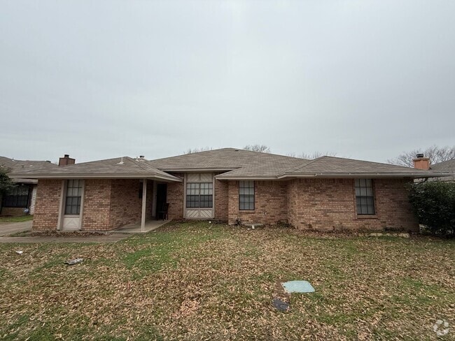 Building Photo - 3 bedroom 2 bathroom Duplex in 76015 Rental