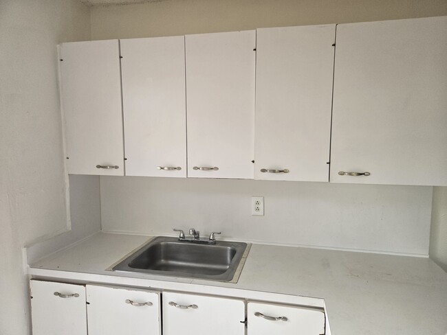 Kitchen area/cocina. Electric burner included - 4045 SW 107th Ct House