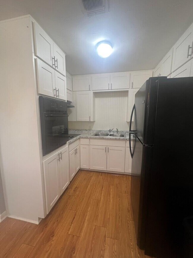 100 Hilltop Dr
