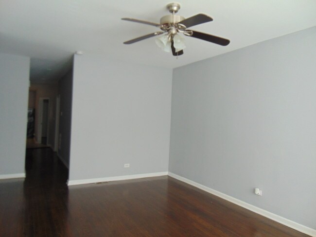 Photo - 6838 S King Dr Unidad 1