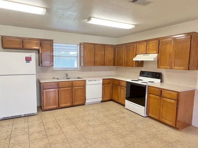 Photo - NEW IN MANAGEMENT - AVAILABLE NOW!