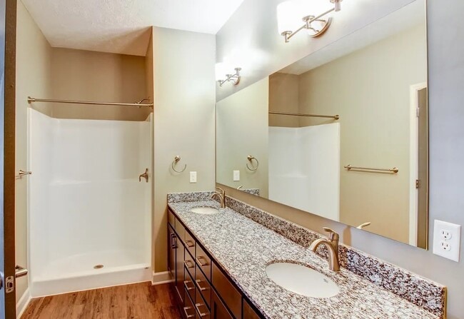 Summit Falls Apartments & Townhomes