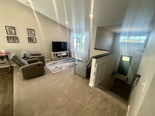 Photo - 451 Mallard St NE