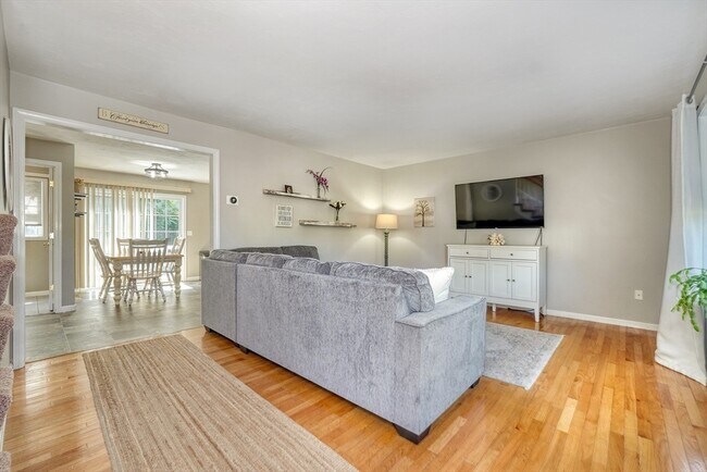 Photo - 39 Mechanic St