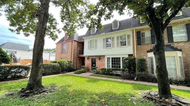 Building Photo - 403 N Post Oak Ln Unit 403