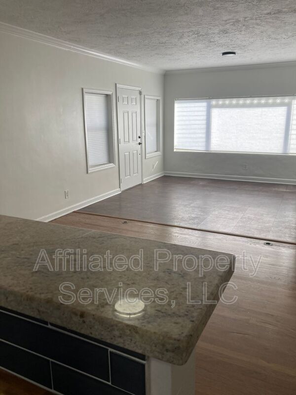 Photo - 5101 Spruce Ave