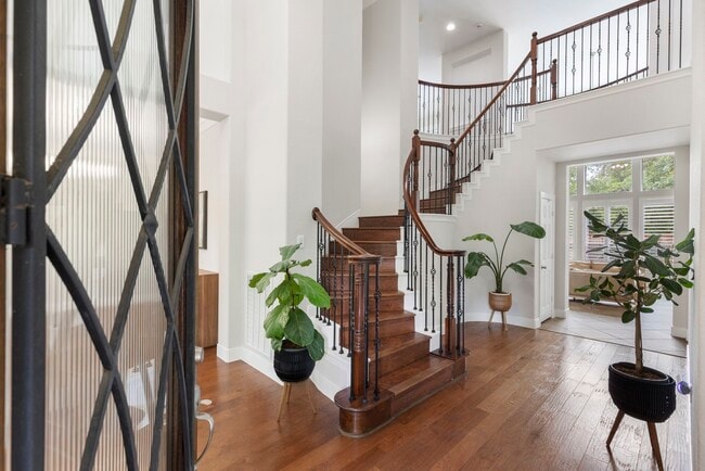 Photo - 6 Skipwith Pl