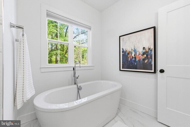 Photo - 916 Waterview Dr